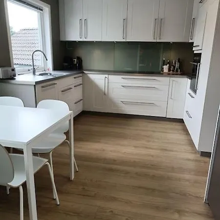 Holiday home Stor Og Trivelig Enebolig Pa Madla