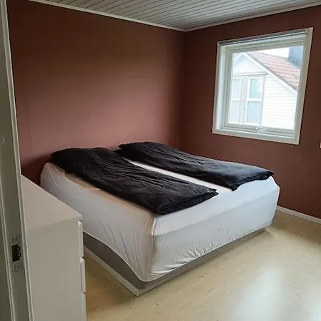 Stor Og Trivelig Enebolig Pa Madla 斯塔万格